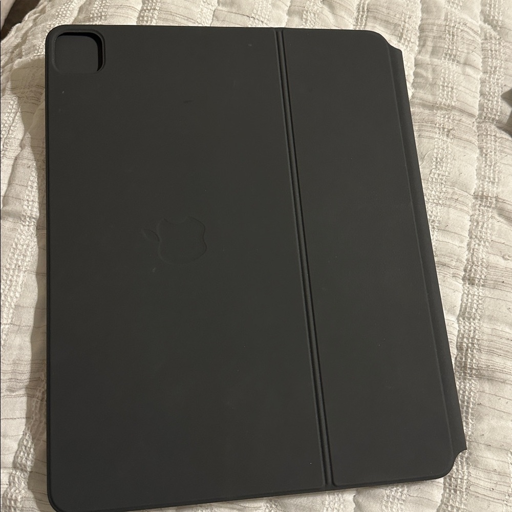 Apple Magic Keyboard 4th Gen iPad Pro 13inch